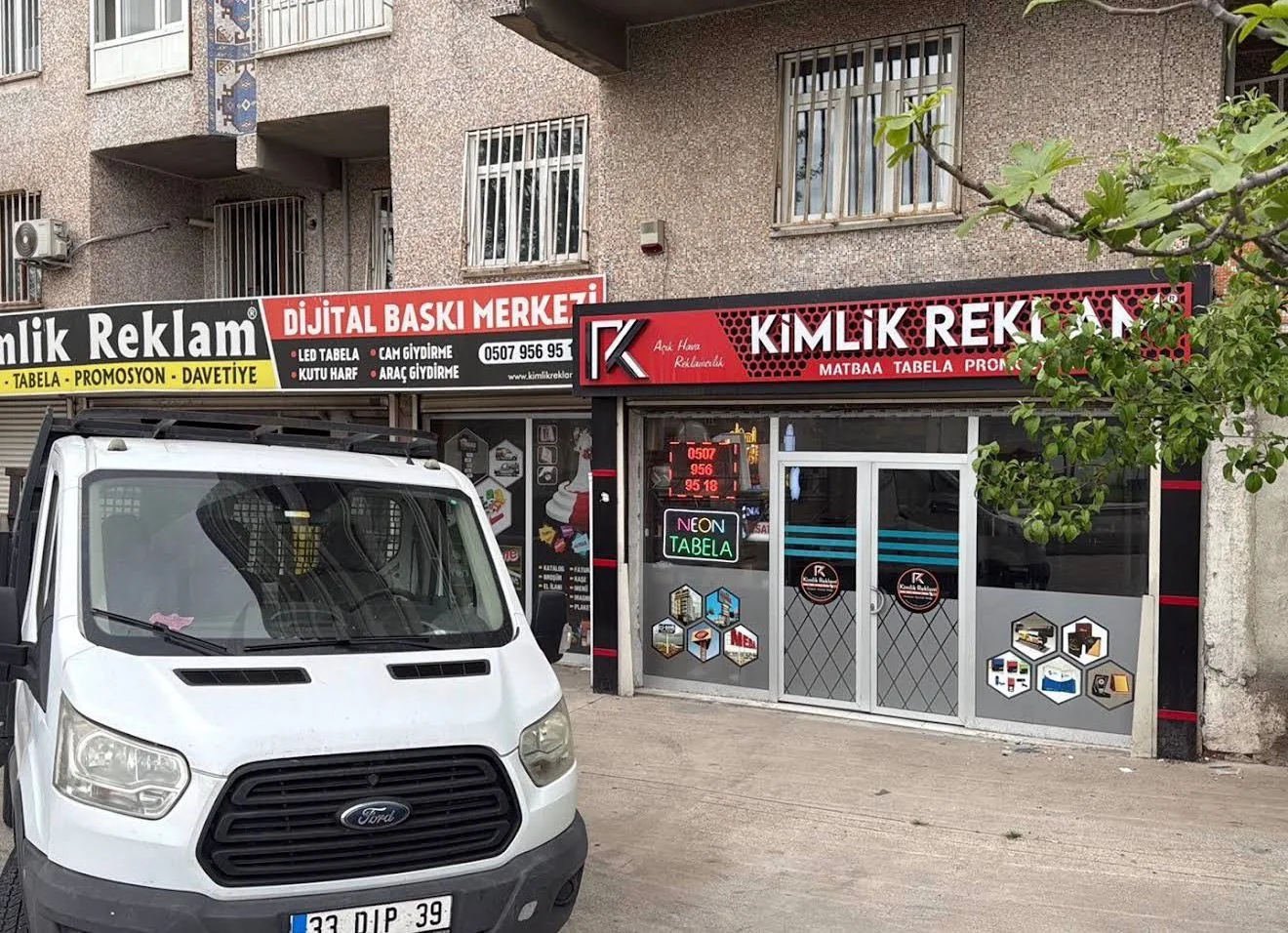 Kimlik Reklam mağaza cephe ve tasarım uygulaması